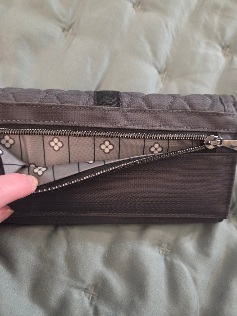 LUG Throttle Classic Quilted Wallet With Buckle Closure - Picture 12 of 16